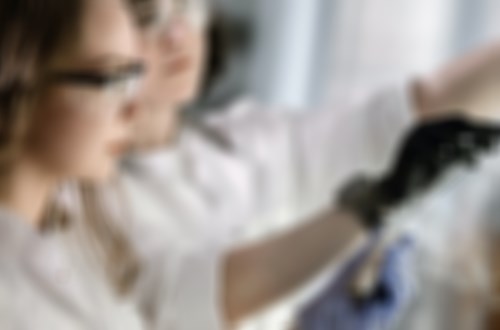 某案件法医通过物证鉴定，取得关键线索，帮助警方破获案件